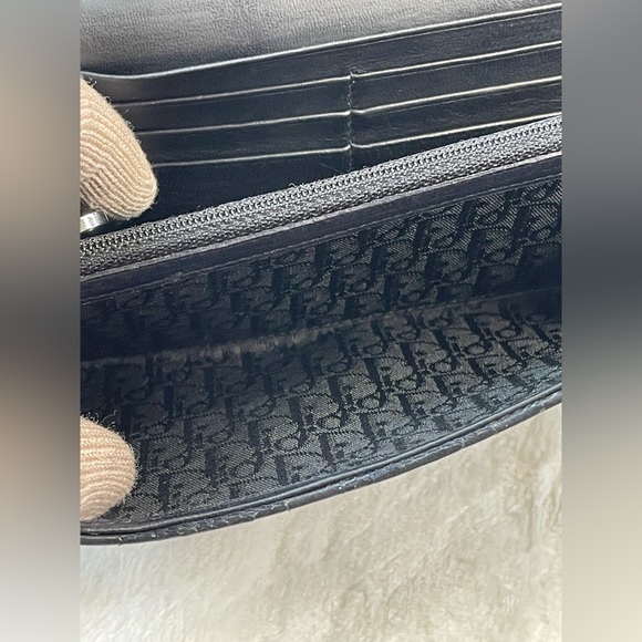 Christian Dior cannage quilted leather long wallet (charm D zipper puller) - Picture 15 of 17